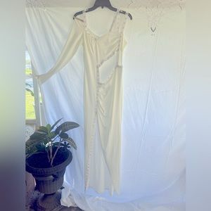 XL white dress. Very nice on! New without tags. Soft material.